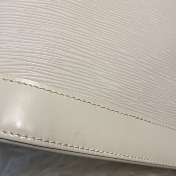 *SOLD**Retail 2570* Louis Vuitton Epi Alma - Picture 8 of 12